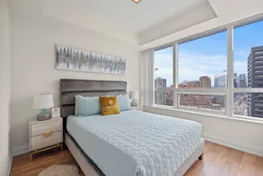 Modern 2Bd 2Ba Skyscraper Free parking - Image 4