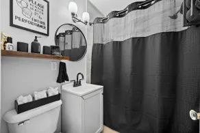 Near Drake/Downtown packed w/Amenities - Hot Tub - Movie Theater - Image 2