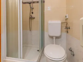 Attractive Apartment in Banjole near Fratarski Otok Island - Image 3