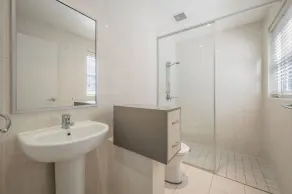 Stunning Apartment Opposite Town Beach with Spectacular Ocean Views - Image 3