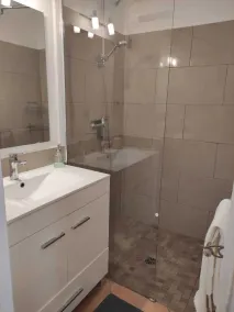 Maison de Plain-pied Avec Ascenseur Dans le Centre Historique - Image 4