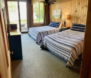 Heros Hideaway, private 1acre flat grassy yard, majestic sunsets - Image 3