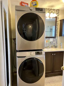Cozy Modern 2 Bedrooms Apartment Close to Boston - Image 2
