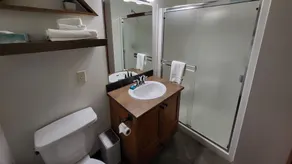 Upper level entry - 2 bedroom condo with easy access to ski trails and private hot tub - Image 5
