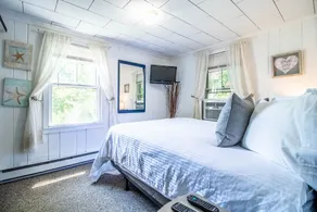 Cottage - 1 Queen bed, 1 sofa couch (queen size) - Image 3