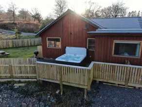 Luxury lodge with hot tub - Image 3
