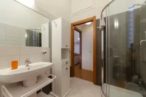 JOIVY Elegant Flat near Seaside - Image 3