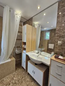 Spacious, stylish and cozy apartment in the very center of Sofia - Image 4
