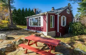 Cozy Waterfront Cottage in Harpswell, Maine - Image 4