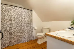 Pet-Friendly 2BR Getaway Near Killington & Woodstock - Image 4