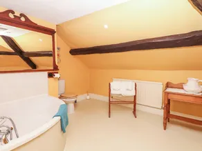 CASTLE VIEW, family friendly, character holiday cottage in Dunster - Image 5