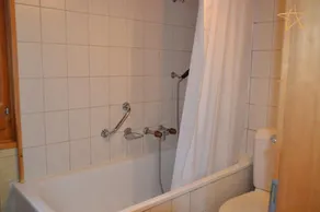 Udenfor: hytte til 8 personer, balkon og terrasse -Interiør: 110 m2, lukket entré, se - Image 3