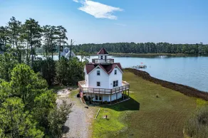 Beacon Bay Getaway: Private pier/large yard/King/Kayaks/SUP - Image 5