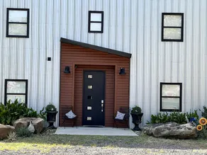 Amazing lake front property - Image 4