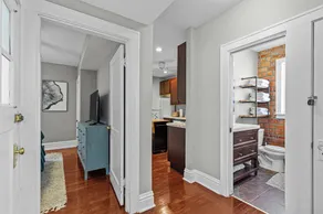 Familjevänligt, helt renoverat 3BR Luxury Home. Centralt beläget i St. Louis - Image 5