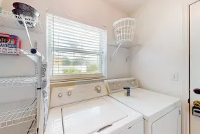 Spacious home with enclosed pool, open layout, washer/dryer, internet, & AC - Image 2