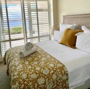 Chic apartment waterfront access - Image 5