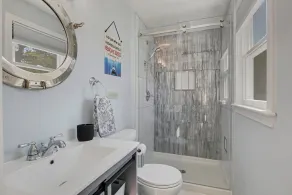 🐶 Dog Friendly Fenced in Yard! 3/2 🏠 1.1 mi to 🏝 WIFI - perfect fall rental! - Image 4