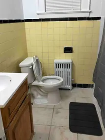 Spacious 2-bedroom apartment with 1-bathroom and private street entrance, MetLife Stadium FIFA World Cup 25 minutes away - Image 2