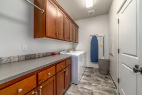 KING Bed•Hot Tub•Game Room•Walk to Dining, Shops & Autzen - Image 2