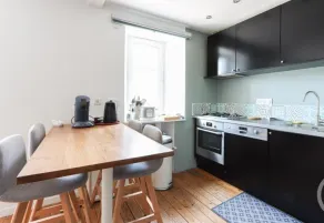 Apartment in the center of town with parking - Image 4