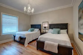 Newly renovated pet friendly five bedroom property! Walk to village! - Image 4