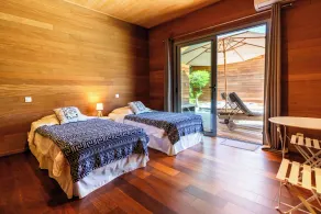 Villa i bushen, mens eksotisk træ, privat opvarmet pool, jacuzzi. - Image 2