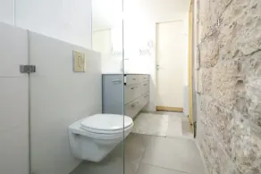Beautiful townhouse with studio  and private garden 2 blocks from old city - Image 4