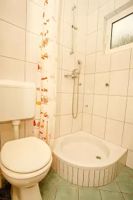 Holiday apartment with air conditioning and balcony - Image 2