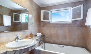 Exklusive Villa am Meer, privater Pool und Komfort - Image 2