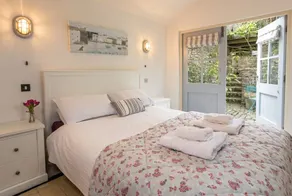 Quay Cottage - Waterfront Cottage in Dittisham, Sleeps 8 - Image 2