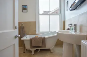 Spacious 5★ Central York Townhouse - sleeps 6 - Image 3