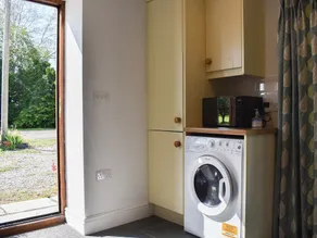 2 bedroom accommodation in Lovington, near Somerton - Image 2