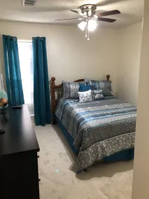 Cozy 3 Bedroom - 2 Bathroom home w/ enclosed patio - Image 4