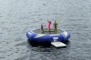Beautiful Lake Winnipesaukee Waterfront auf Meredith Bay - Image 2