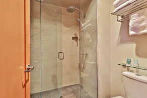 Waterfront one bedroom condo - private deck offering spectacular views - Image 3