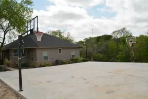 Large River Home with private pool, basketball court, private, pool table - Image 3