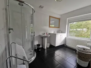 Fantastic self-catering apartment on the outskirts of Caerleon - Image 3