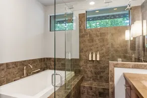 Welcome to your ultimate large-group retreat! Whether you’re celebrating a reunion, a weekend getaway, or a special occasion — this spacious 8-bedroom home comfortably sleeps up to 16 guests, combining comfort, fun and convenience all in one place. - Image 4