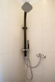 Apartamento recém-construído (em um local tranquilo, boas ligações de transportes, estacionamento gratuito - Image 4