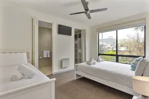 Seaside Luxury Accommodation in the Heart of Rye - Image 4