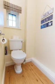 Redgrave Detached home with free parking - Image 4