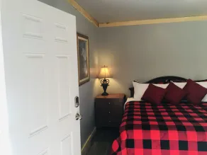 Charming WoodlandCabin with Stunning River Views! - Image 3