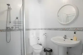 5 Bedroom villa split into 2 apartments - Image 2