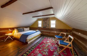 1840's Log Cabin Getaway - Image 4
