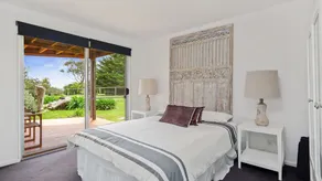 Stunning home close to beach and island attractions. - Image 4
