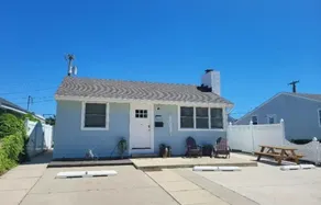 33rd St Unit A 2BR Beach Home Hideaway Parking - Image 5
