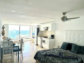 Apartment with stunning sea views at the beach - Image 3