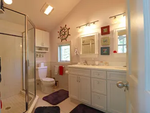 Mimi's Lakefront Cottage - Image 3