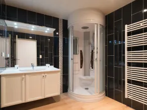 Jolie maison avec piscine intérieure et sauna - Image 4